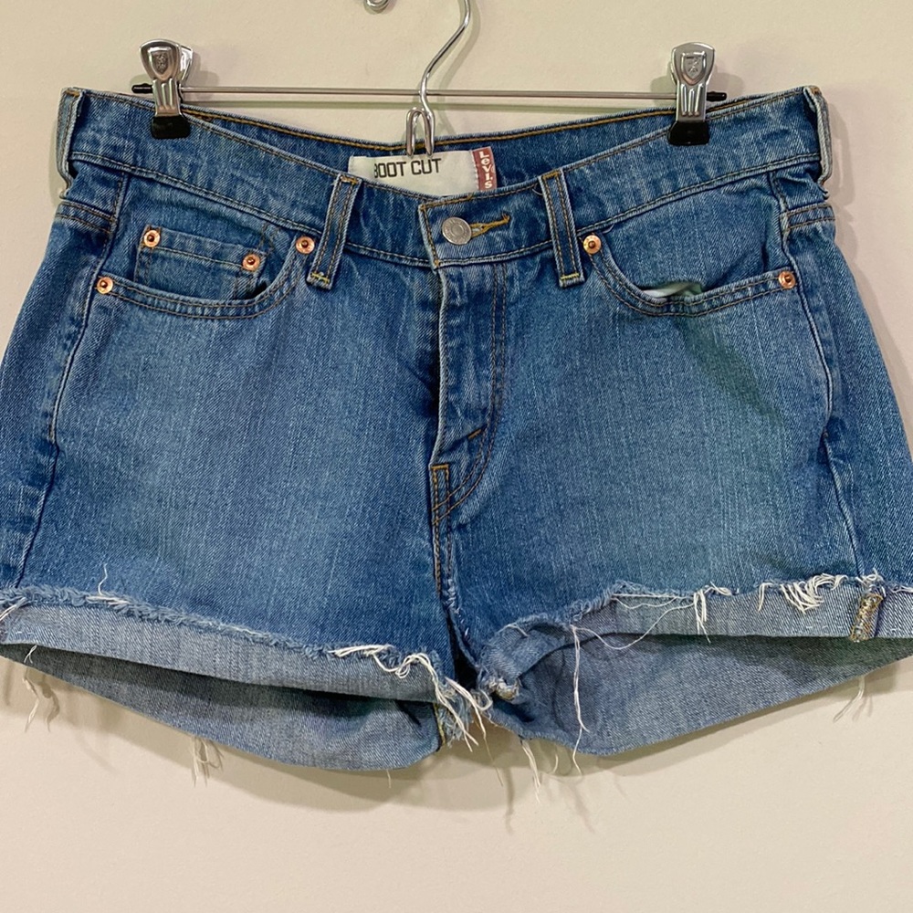 Levi’s 515 distressed denim short.